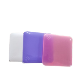 PORTA CUBREBOCA DE COLOR VARIADO DE PLASTICO 13 X 13 CMS